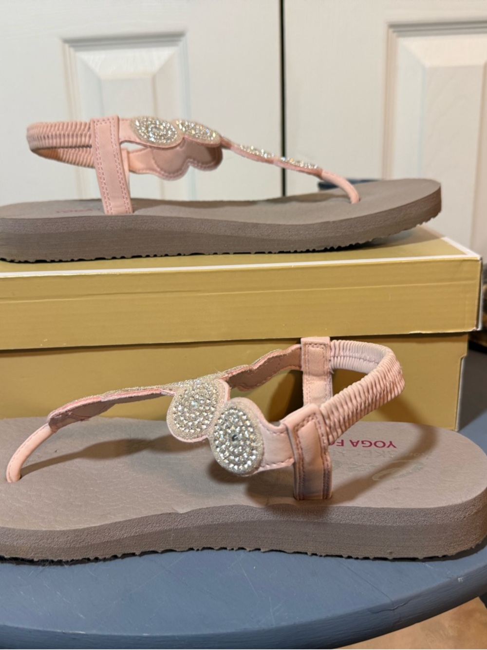 Skechers Pink Jeweled Elastic-Back Thong Sandals size 9